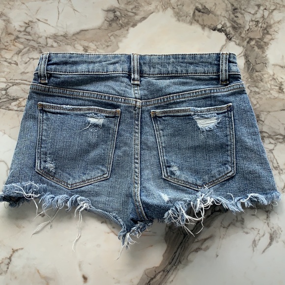 Zara denim jean shorts! - Picture 3 of 3